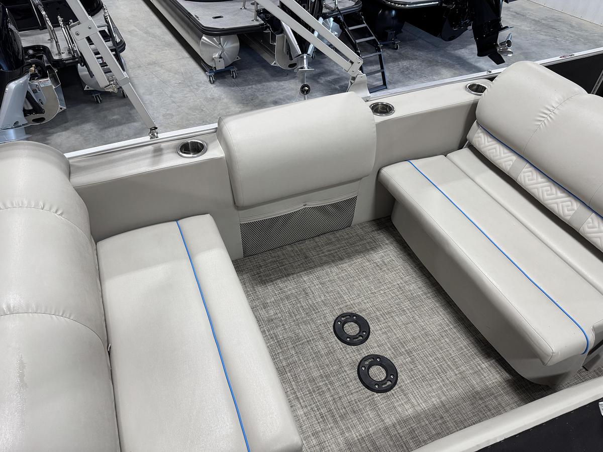 Used 2017 Cypress Cay 253 Seabreeze