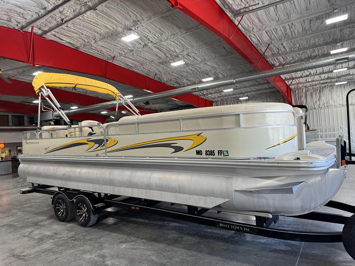 Used 2006 Bennington R-2575
