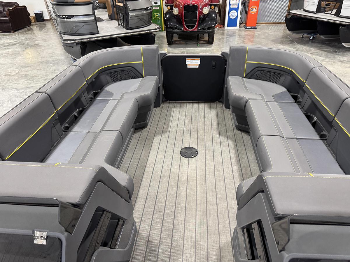 2025 Manitou 24 Explore