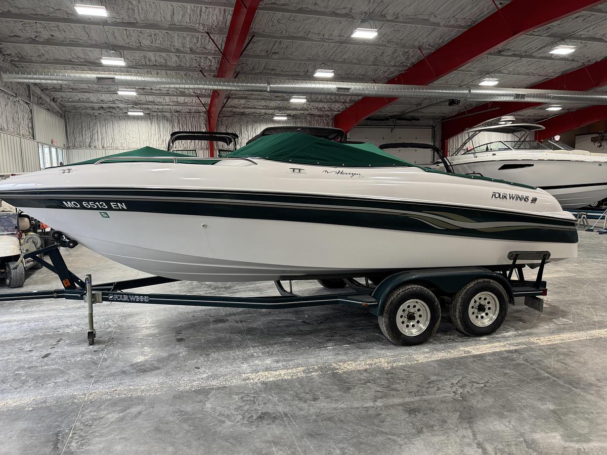 Used 1999 Four Winns 220 Horizon