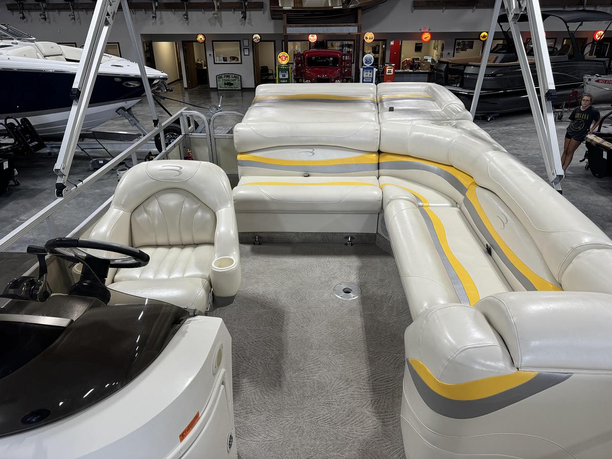 Used 2006 Bennington R-2575
