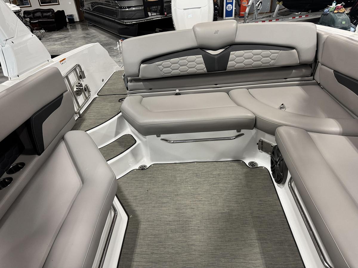 Used 2023 Four Winns HD-8