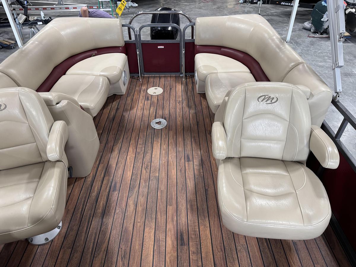 Used 2015 Manitou 210 Aurora VP SHP