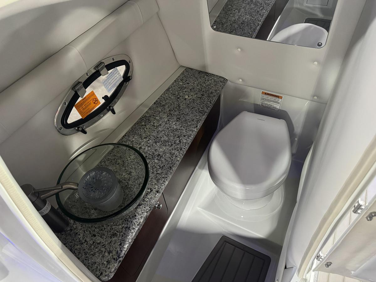 Used 2022 Crownline 265 Surf