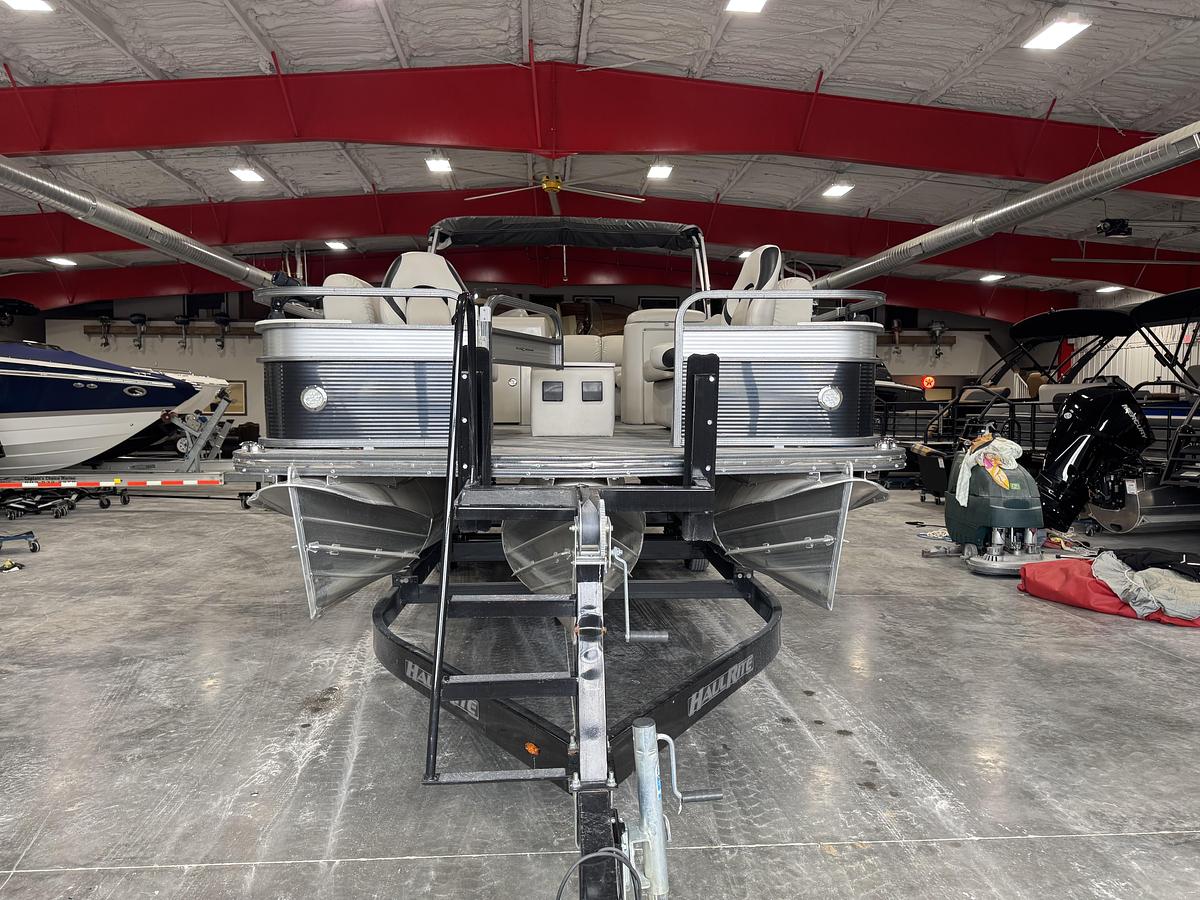 Used 2016 Manitou 24 LE Fish