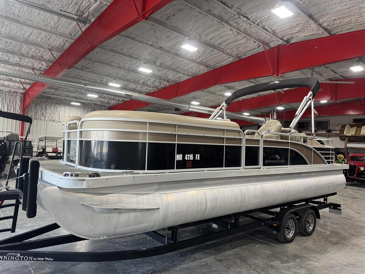 Used 2013 Bennington 2375 GCW