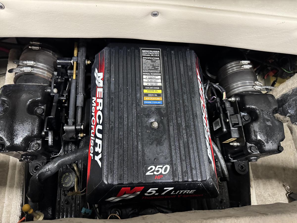 Used 2000 Crownline 225 BR