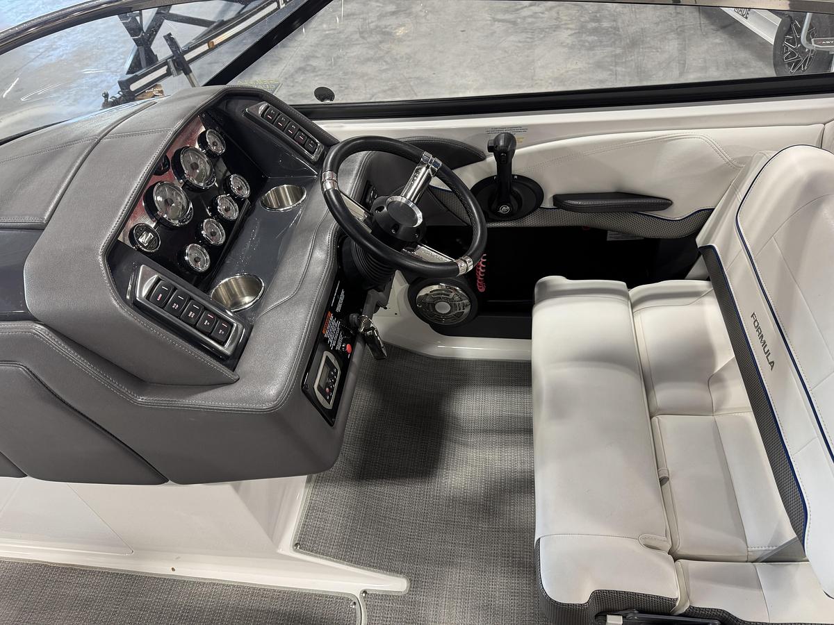 Used 2016 Formula 270 BR