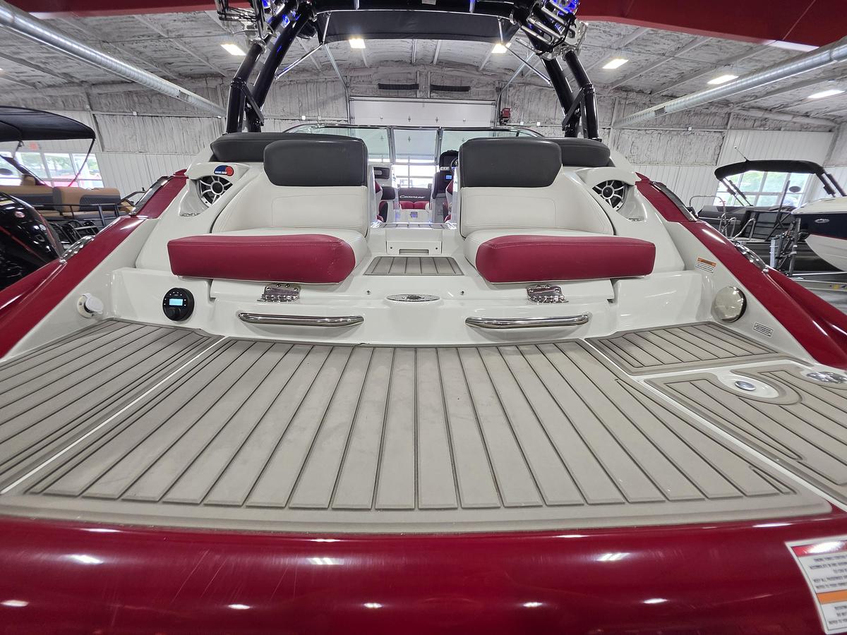 Used 2022 Crownline 265 Surf open bow