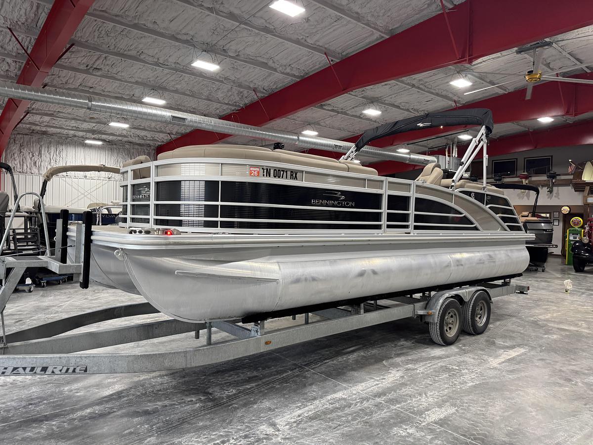 Used 2019 Bennington R23