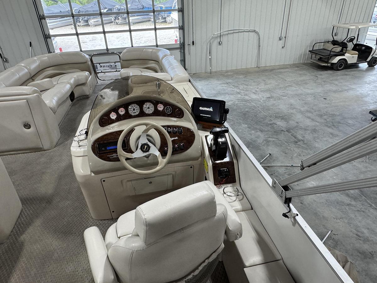 Used 2005 Crest 25 Savanna