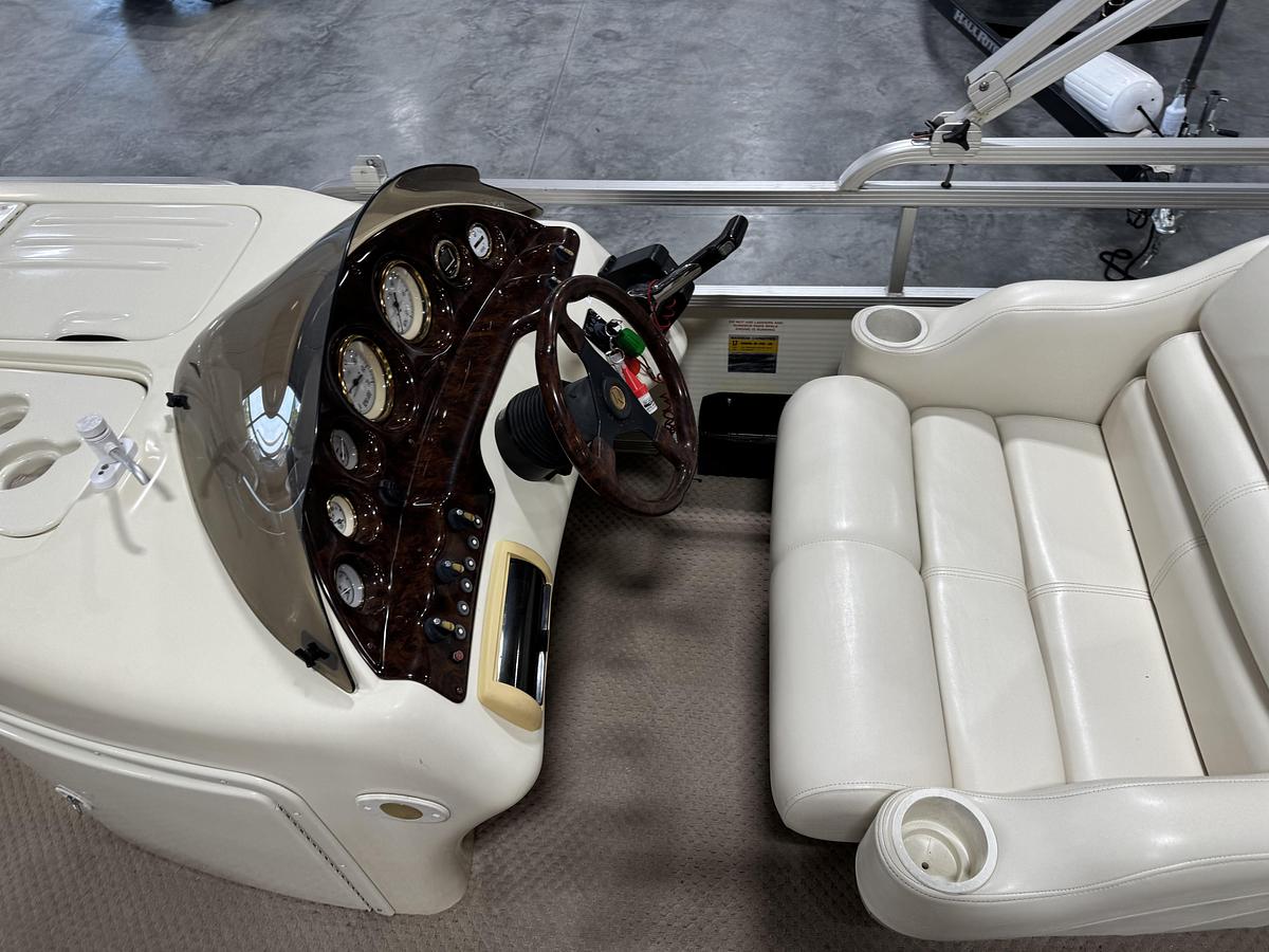 Used 2001 Bennington 2575 RLX