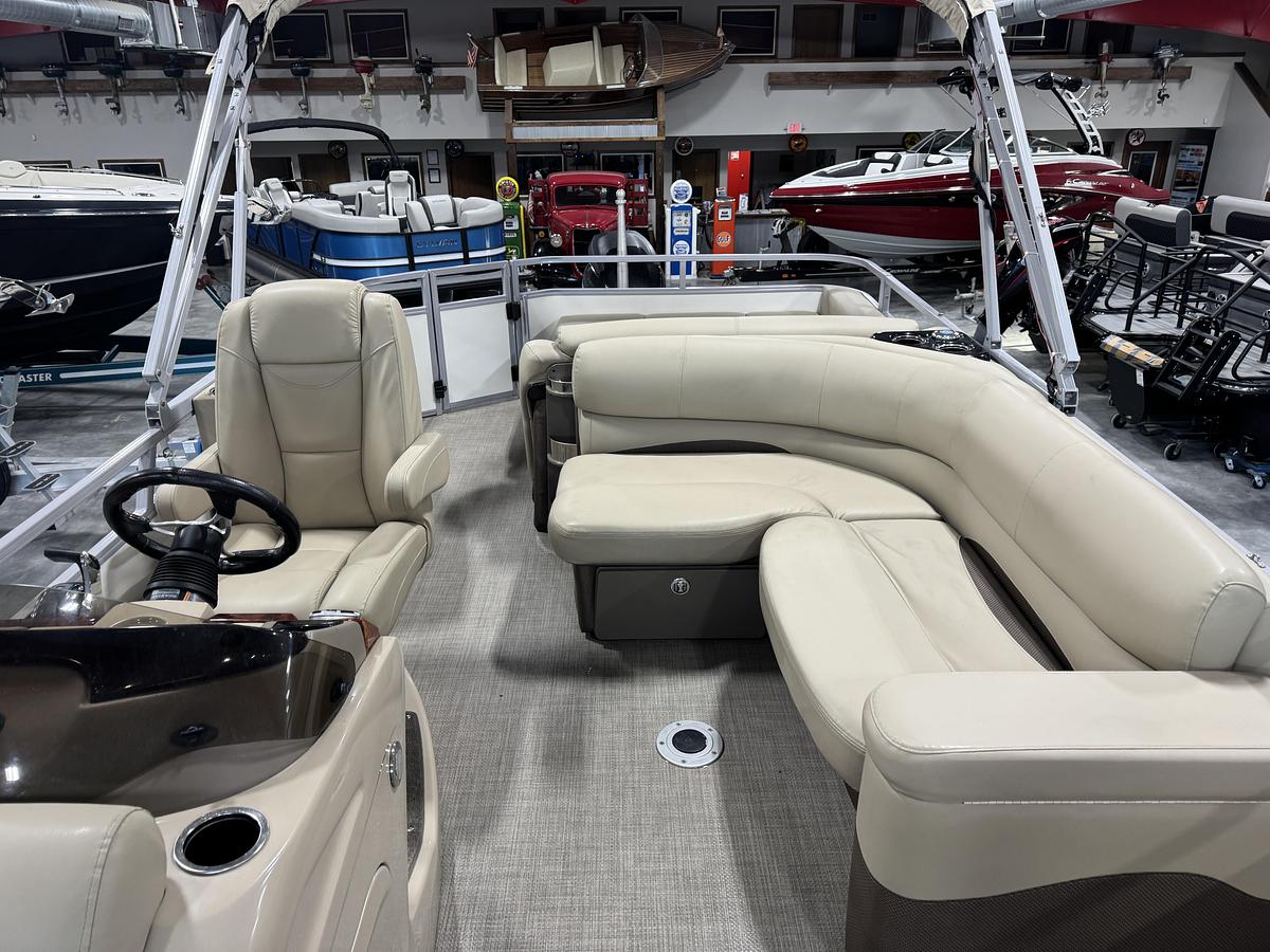 Used 2017 Suntracker 254 Regency