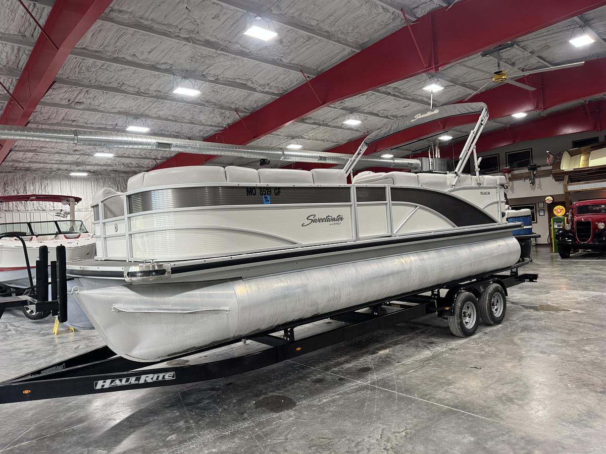 Used 2017 Godfrey Sweetwater 235 Platinum