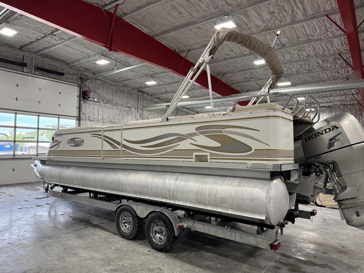 Used 2005 Crest 25 Savanna