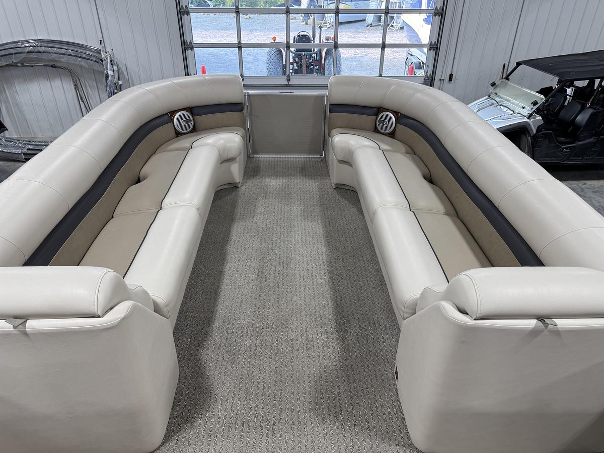 Used Cypress Cay 250 Cayman