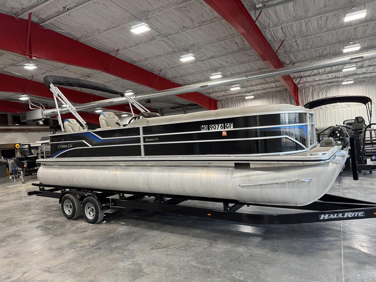 Used 2017 Cypress Cay 253 Seabreeze