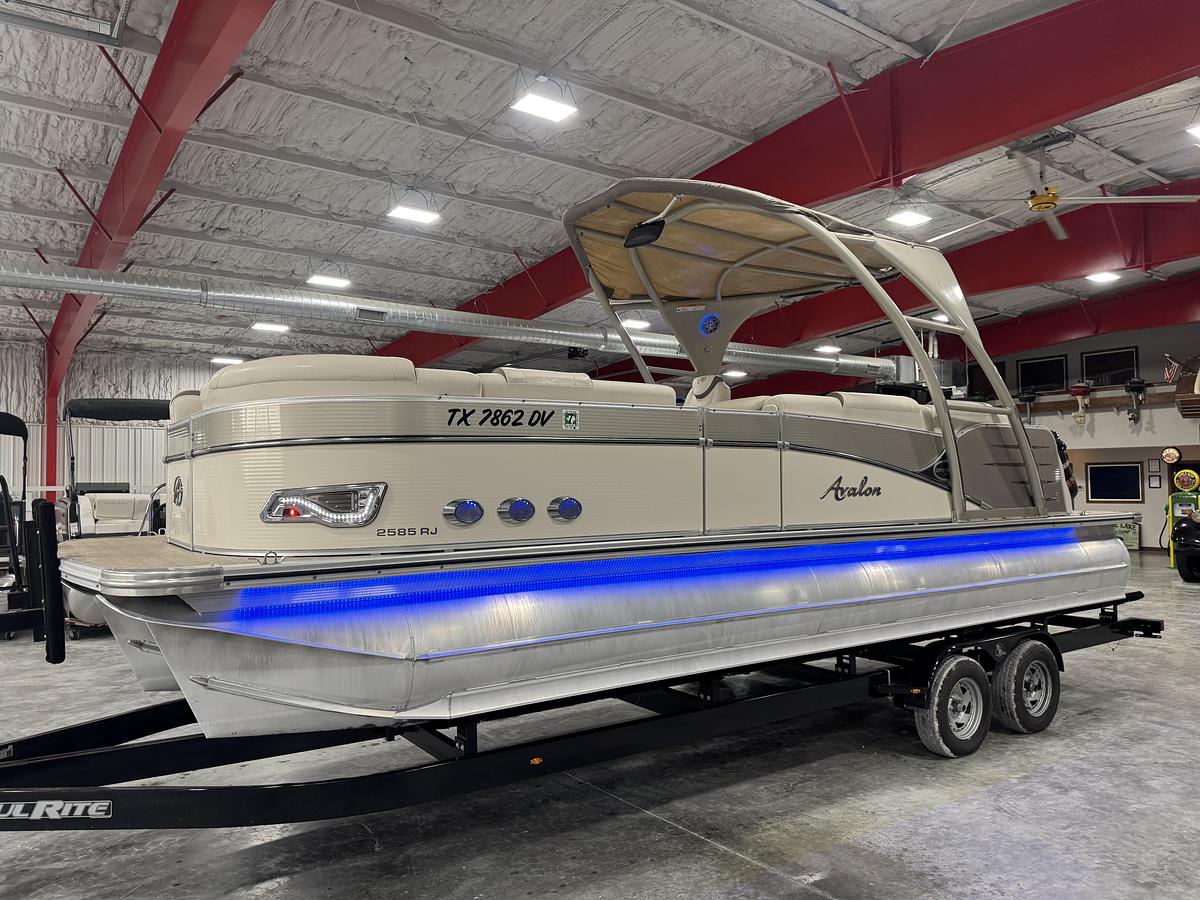 Used 2017 Avalon 2585 Catalina