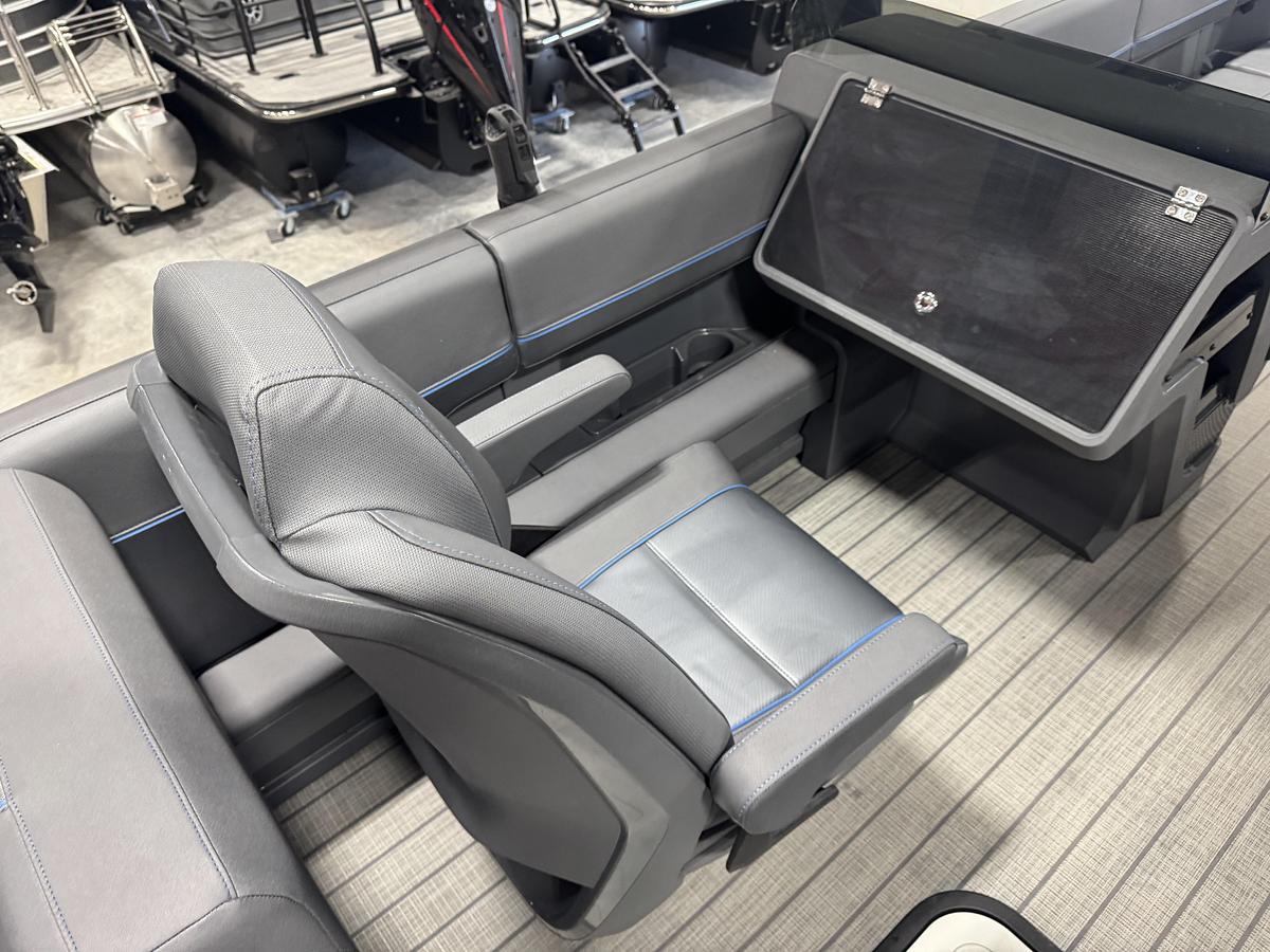 2025 Manitou 24 Explore