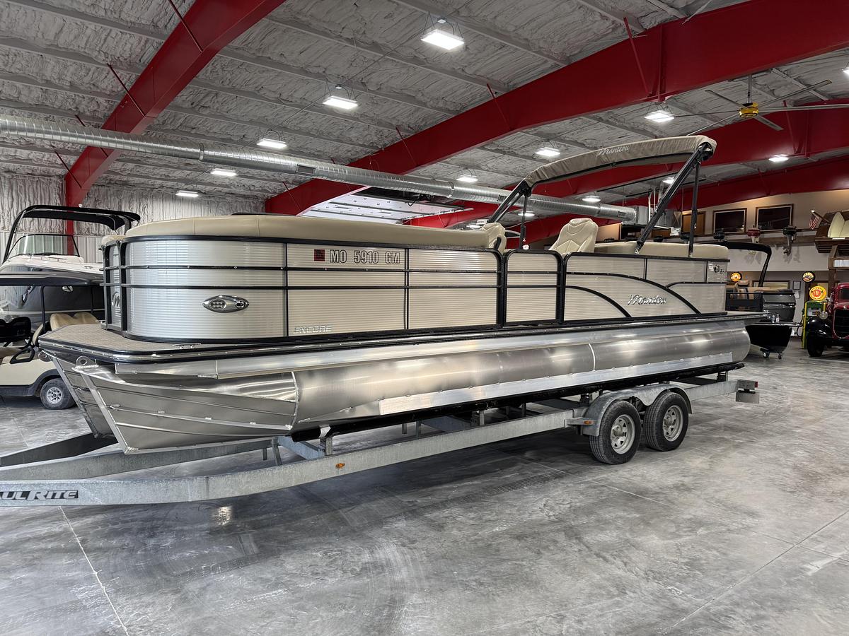 Used 2019 Manitou 250 Encore SHP