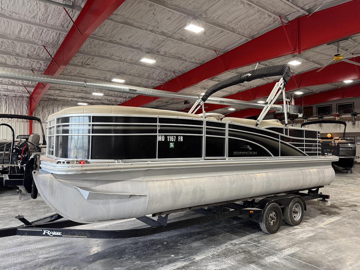 Used 2010 Bennington 2250 RCW