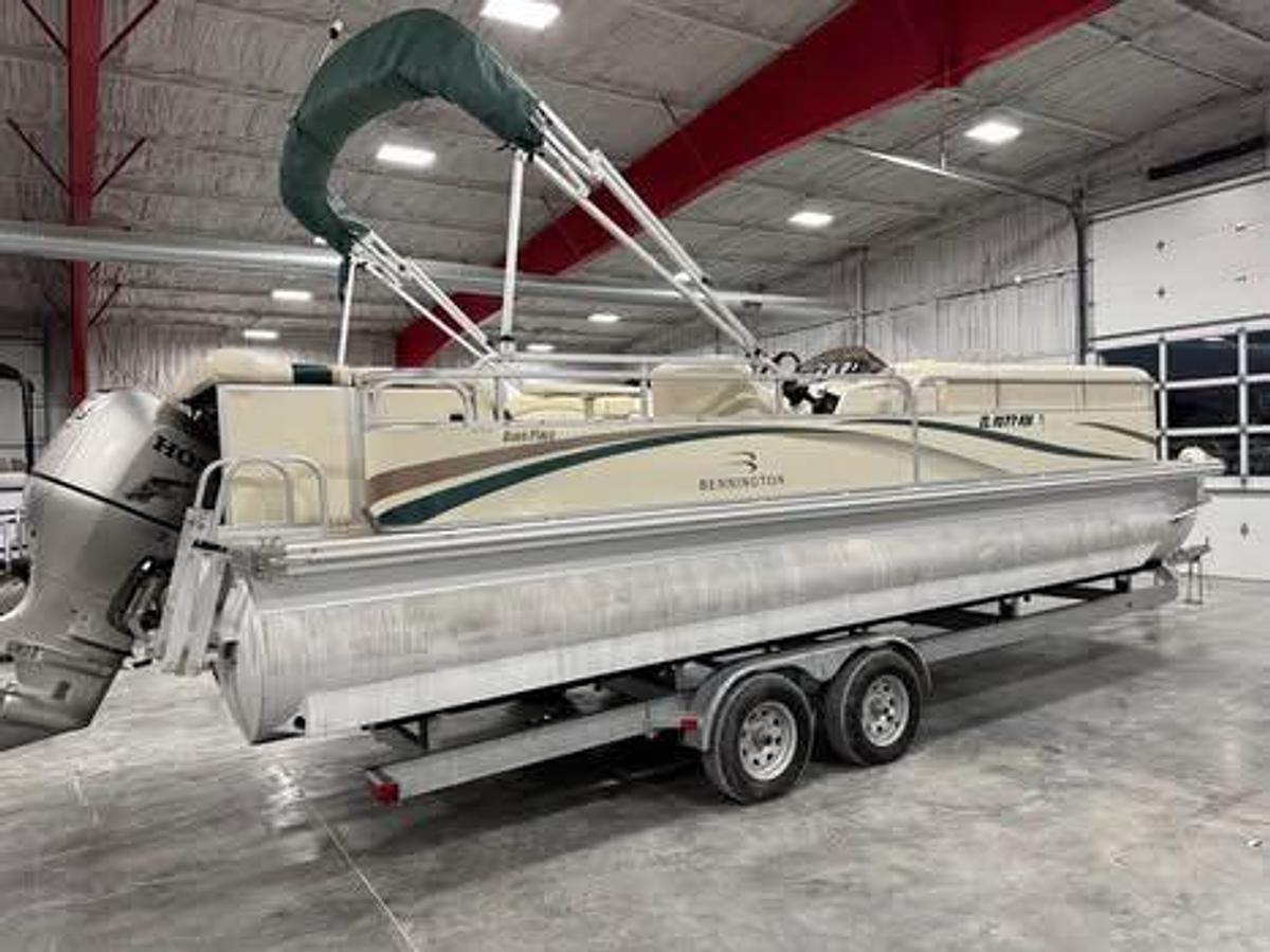 Used 2005 Bennington 2575 RL