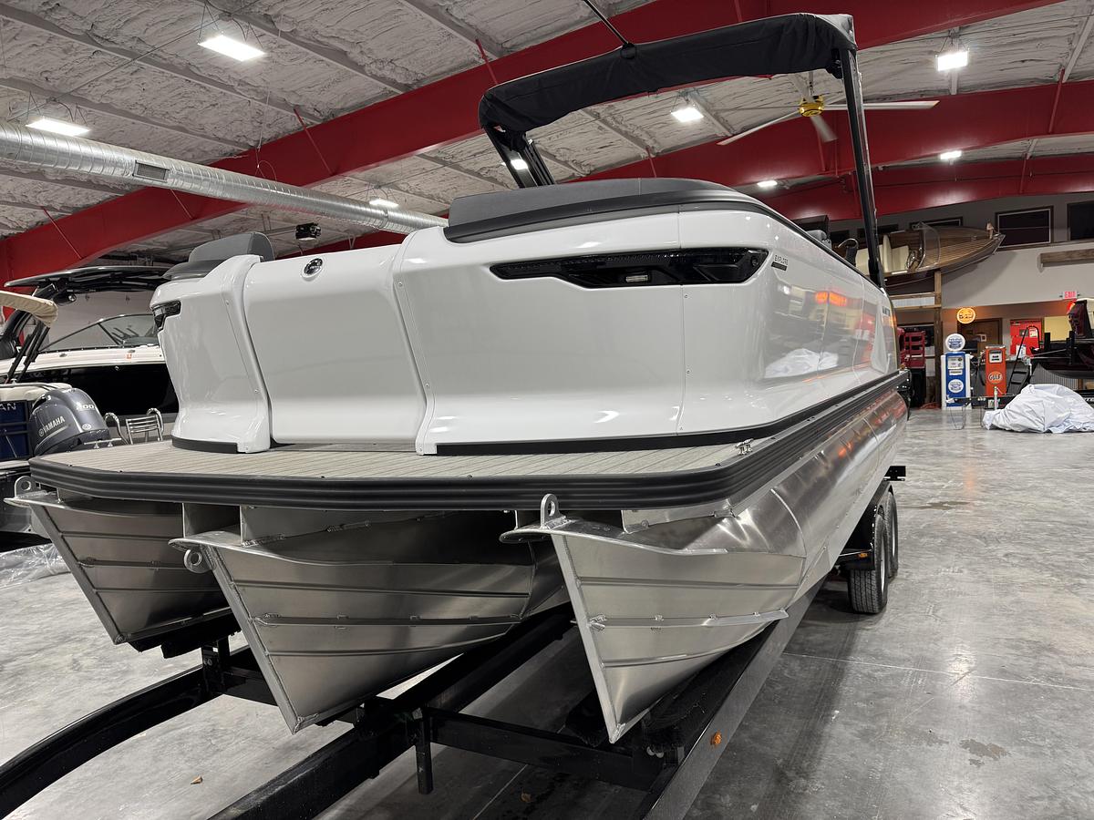 2025 Manitou 24 Explore