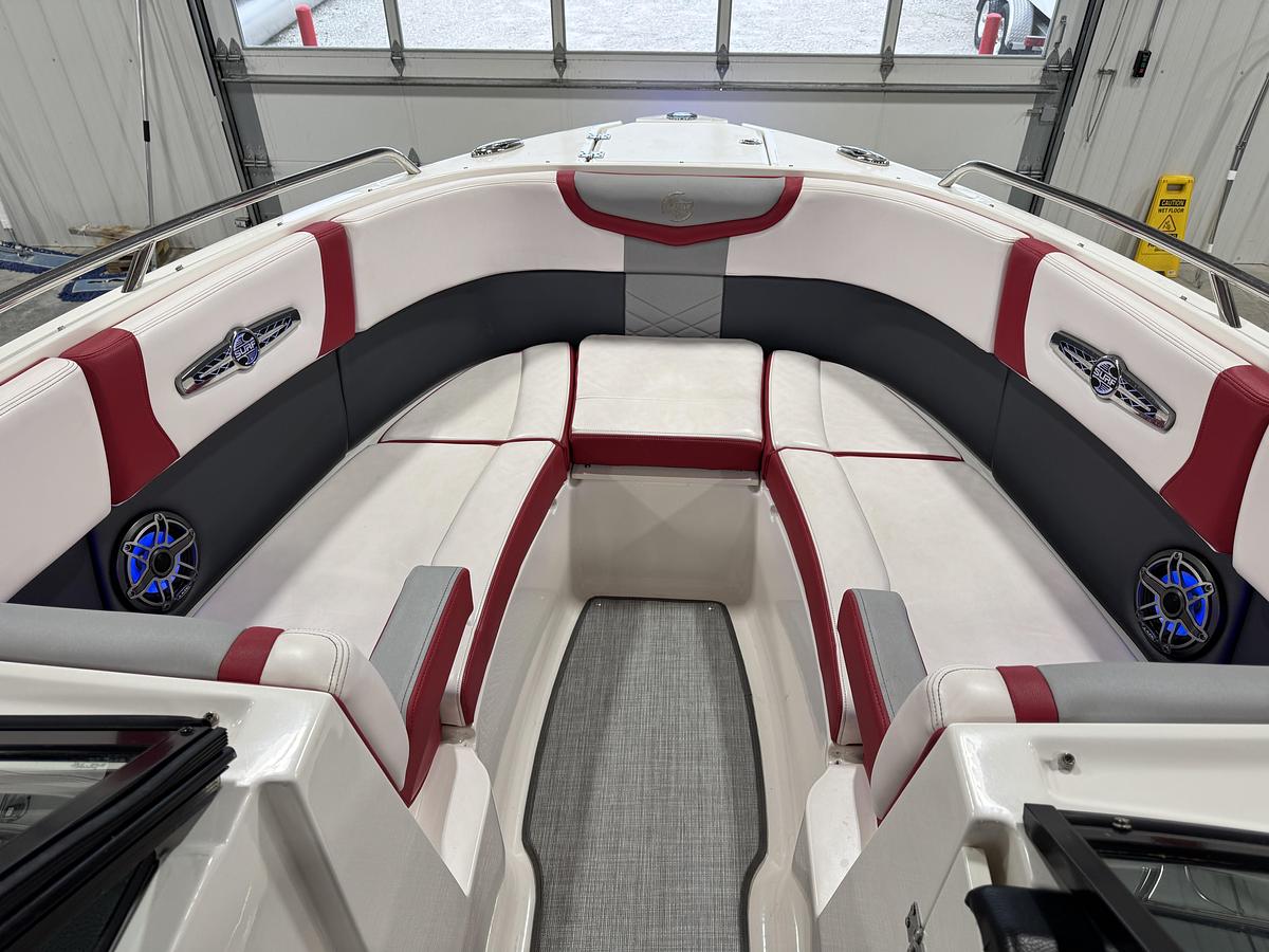 Used 2020 Chaparral 25 Surf