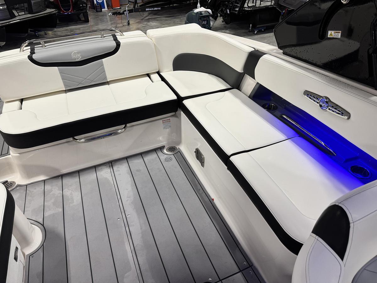 Used 2023 Chaparral 30 Surf