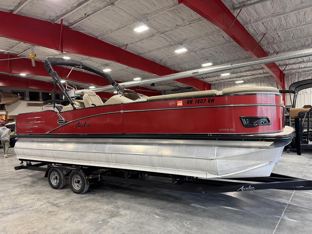 Used 2019 Avalon 2585 Catalina
