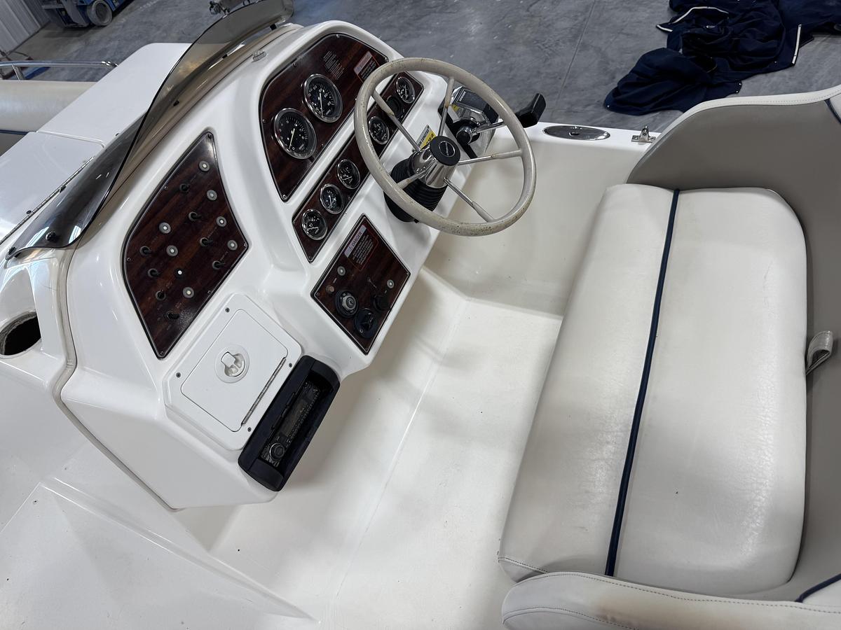 Used 2000 Harris-Kayot 24 Legend