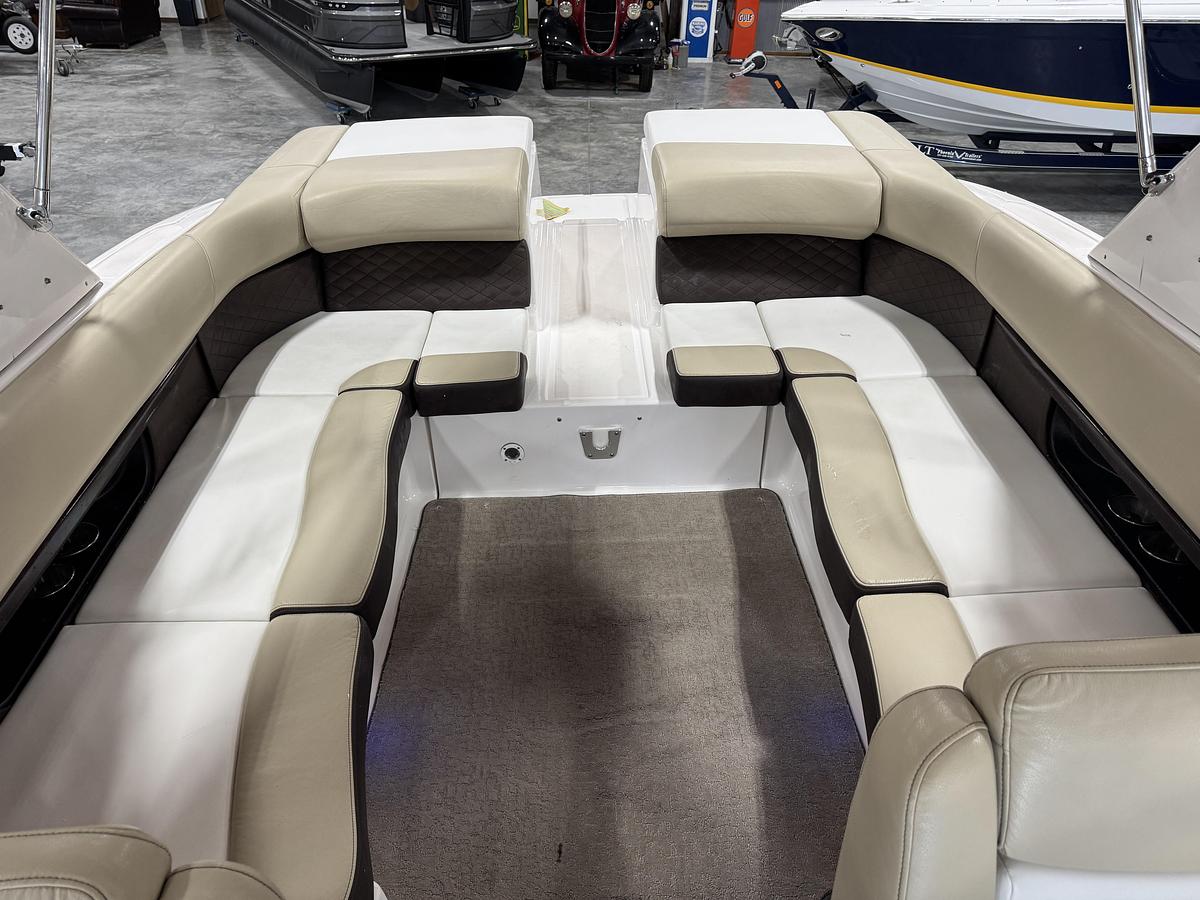 Used 2015 Regal 2700