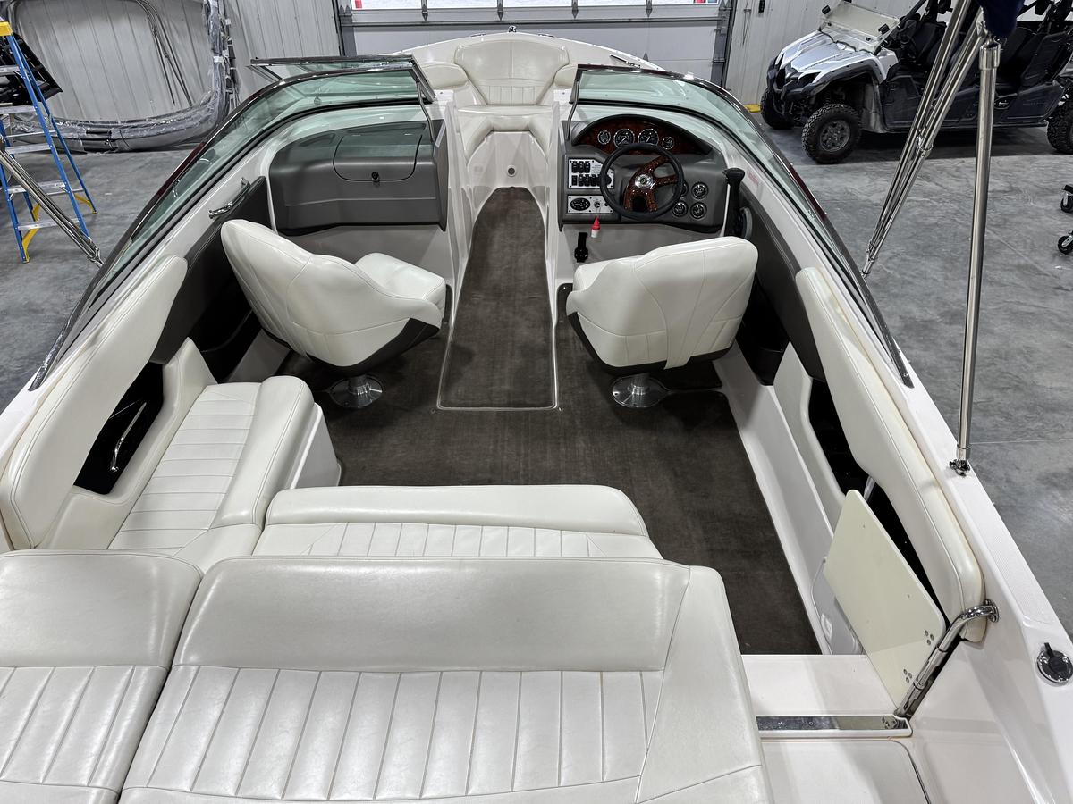 Used 2004 Regal 2200 LSR