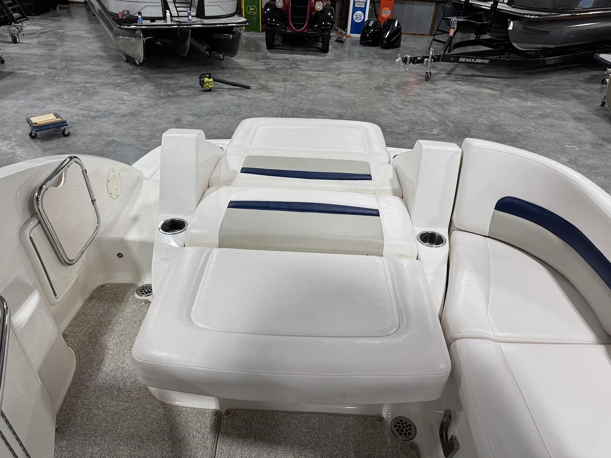 Used 2010 Chaparral 264 Sunesta