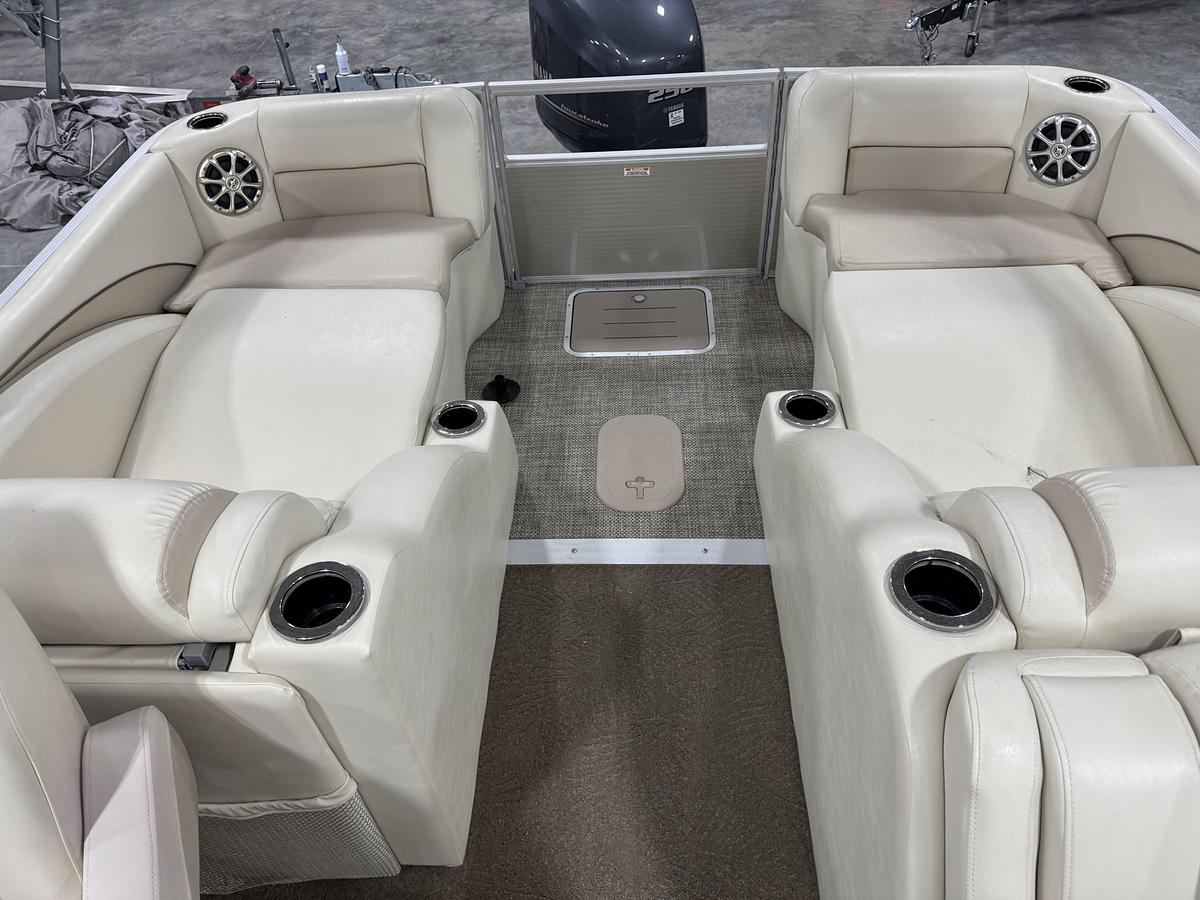 Used 2014 Bennington Q-25