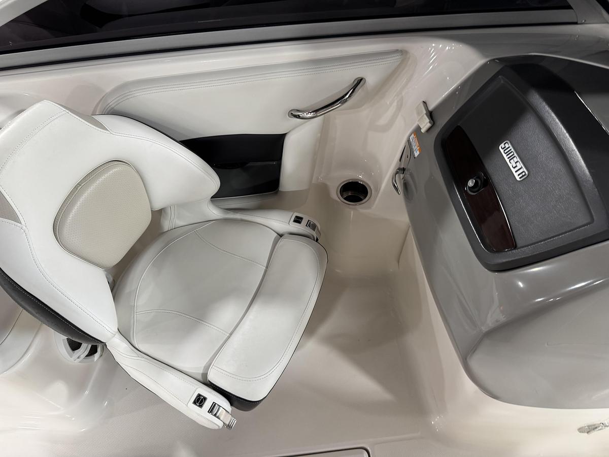 Used 2013 Chaparral 264 Sunesta