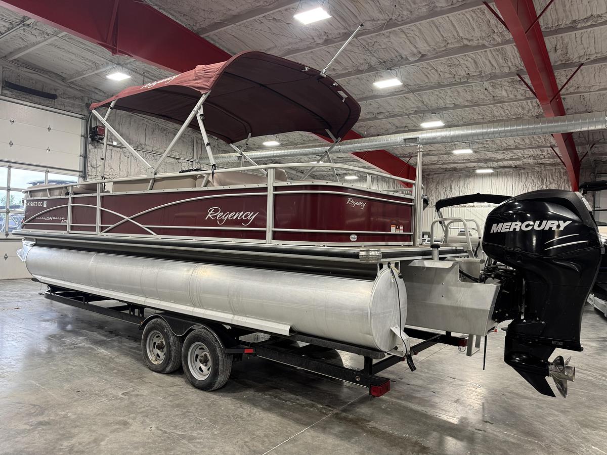 Used 2014 Sun Tracker 254 Regency