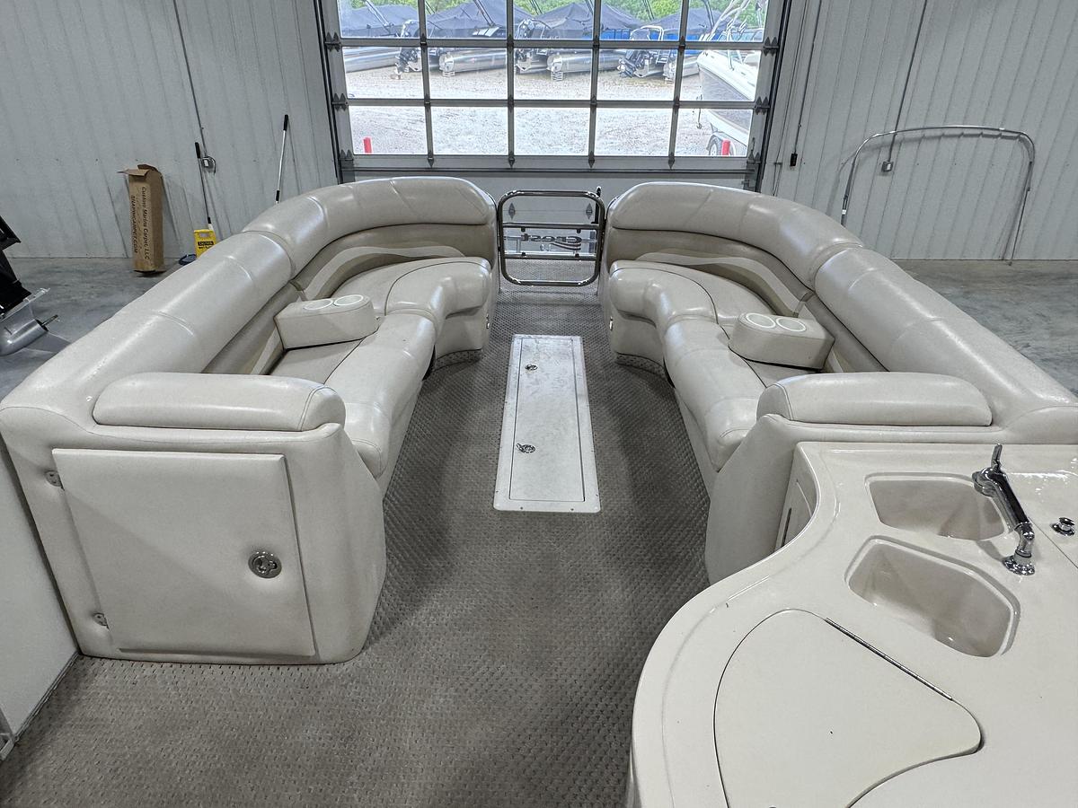 Used 2005 Crest 25 Savanna