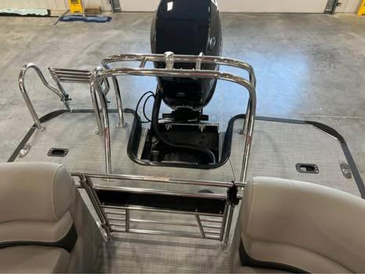 Used 2024 Sylvan S-5