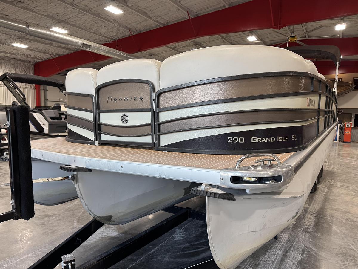 Used 2014 Premier 290 Grand Isle 10' wide