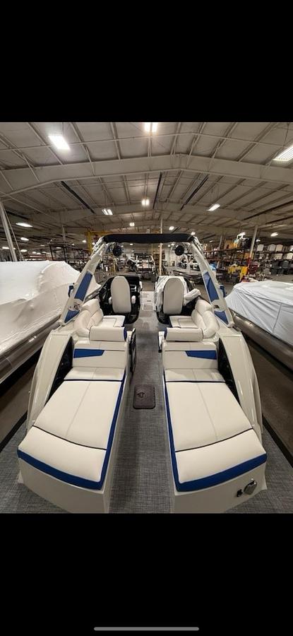 2026 South Bay 25 Sport Twin