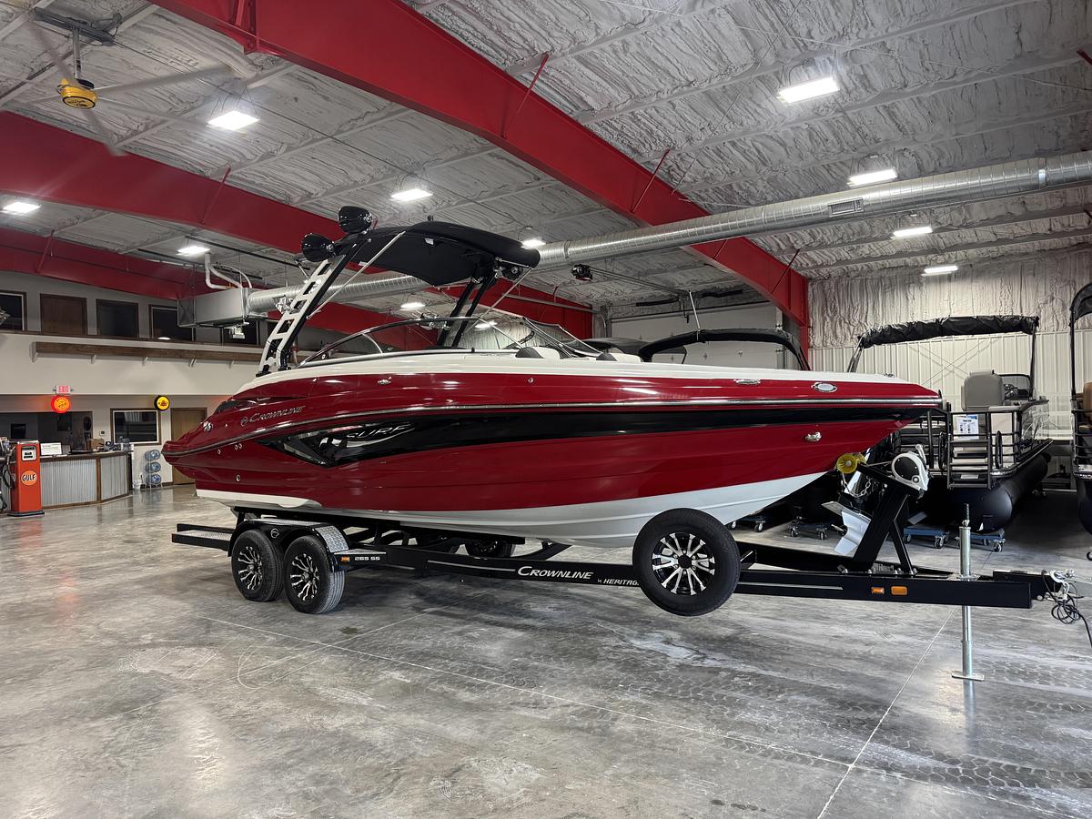 Used 2022 Crownline 265 Surf