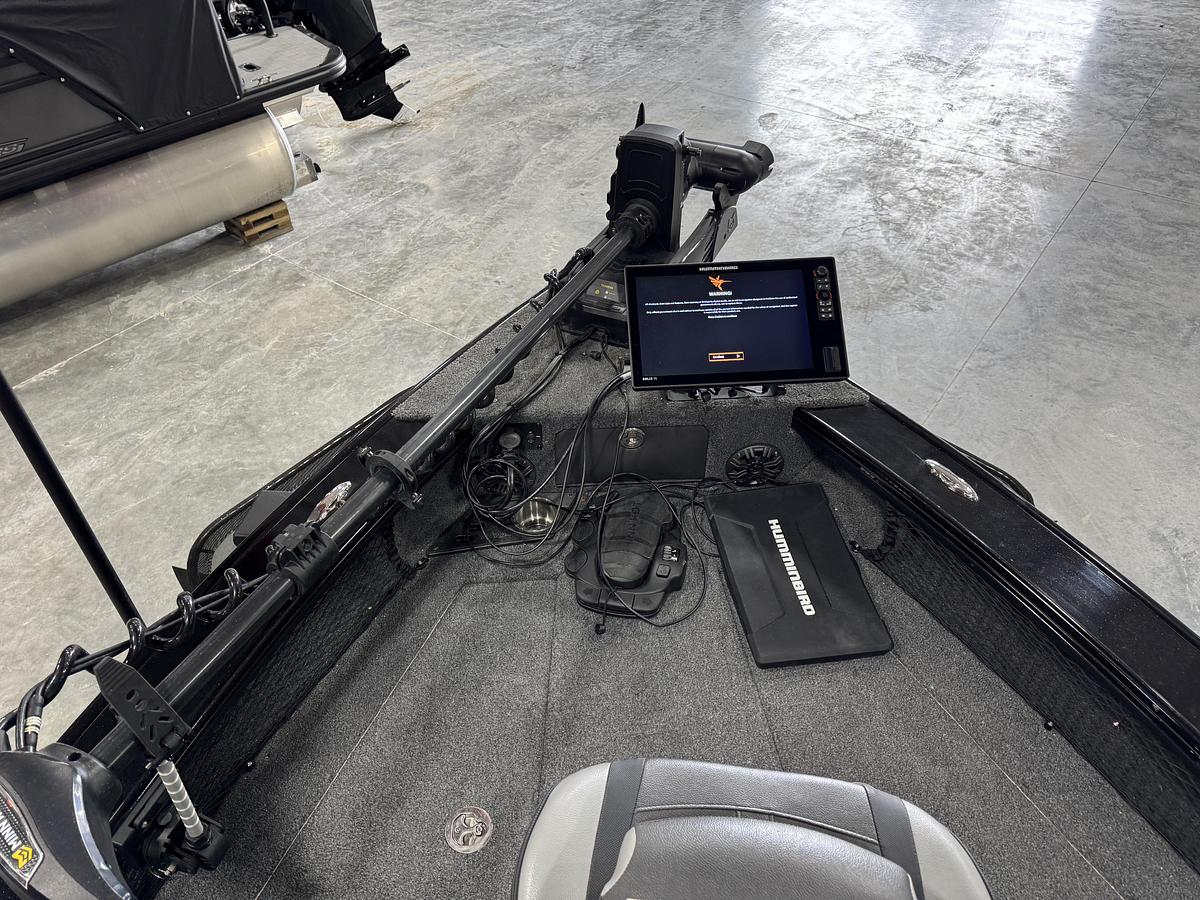 Used 2024 Lund 2075 Pro Vee