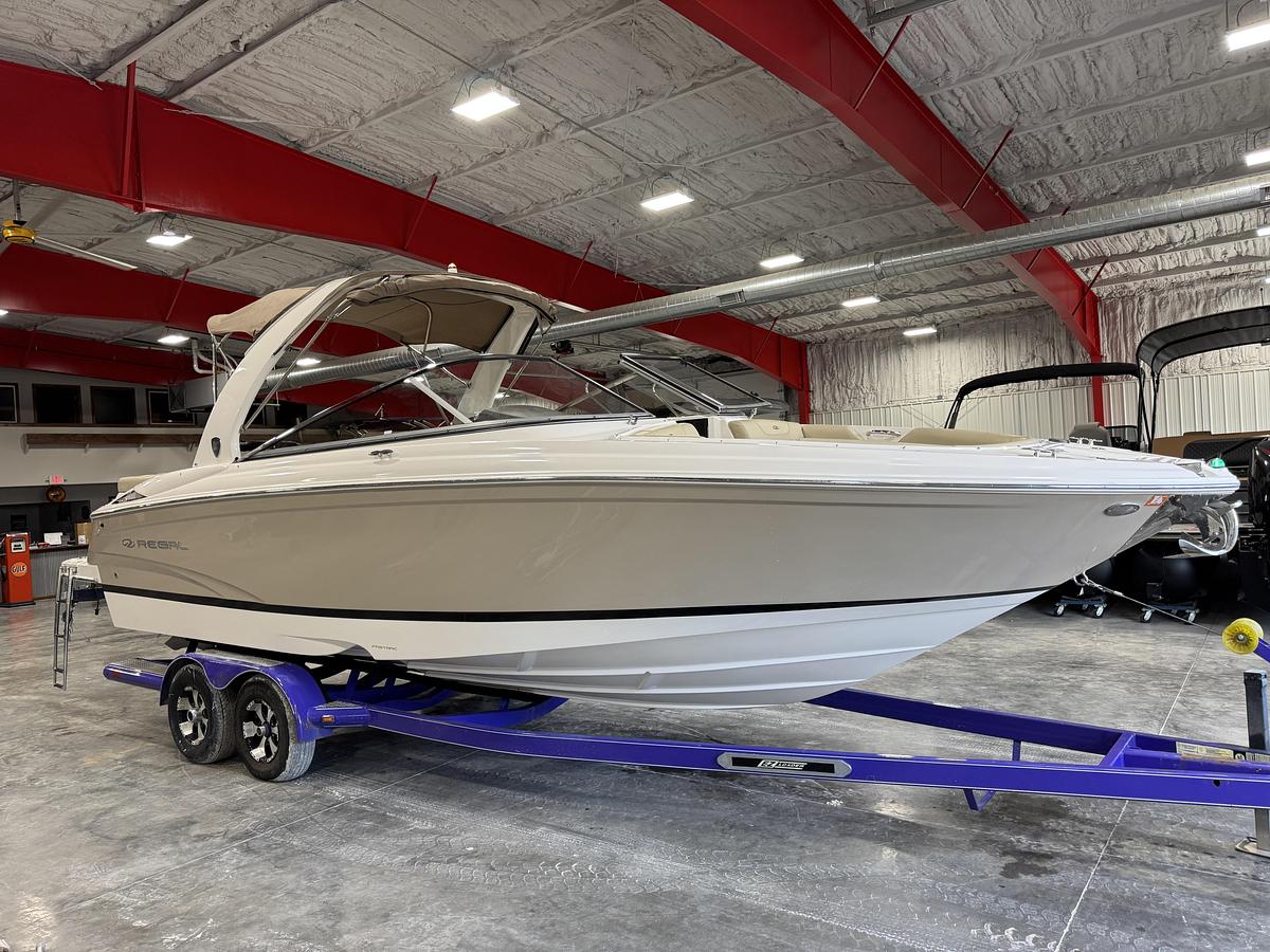 Used 2015 Regal 2700