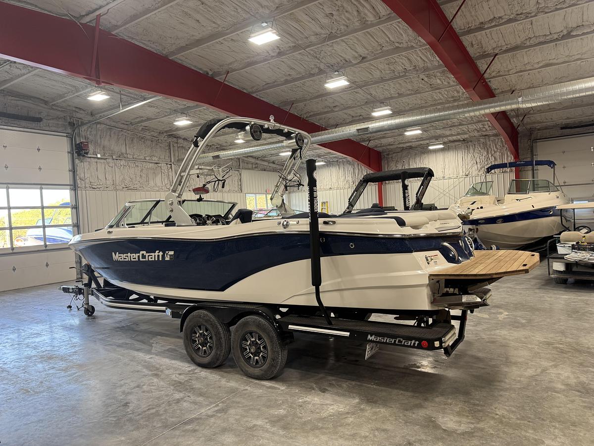 Used 2019 Mastercraft XT 25