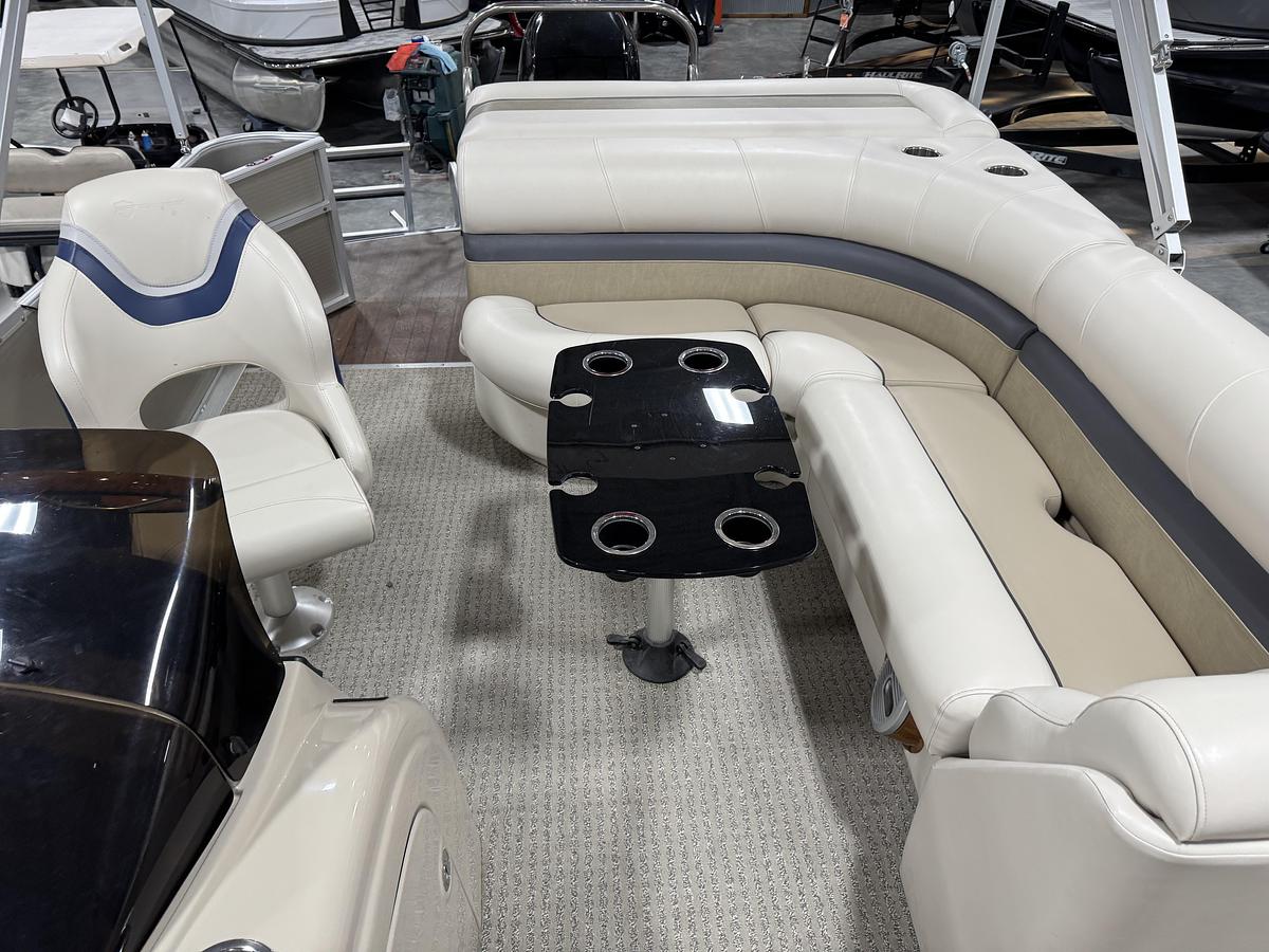 Used Cypress Cay 250 Cayman