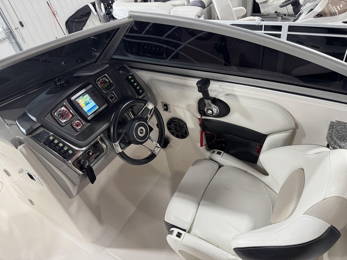 Used 2013 Chaparral 264 Sunesta