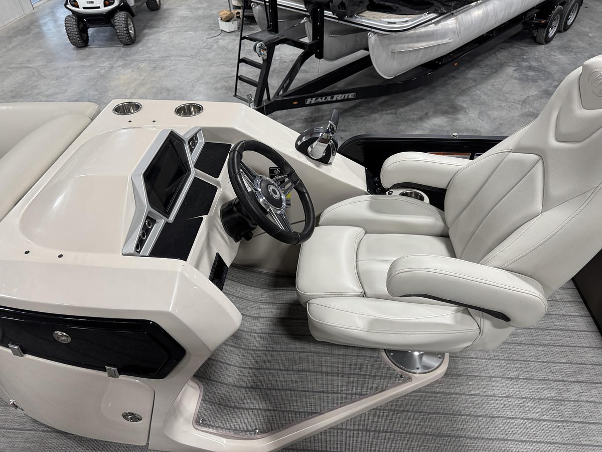 Used 2021 Manitou 23 Oasis