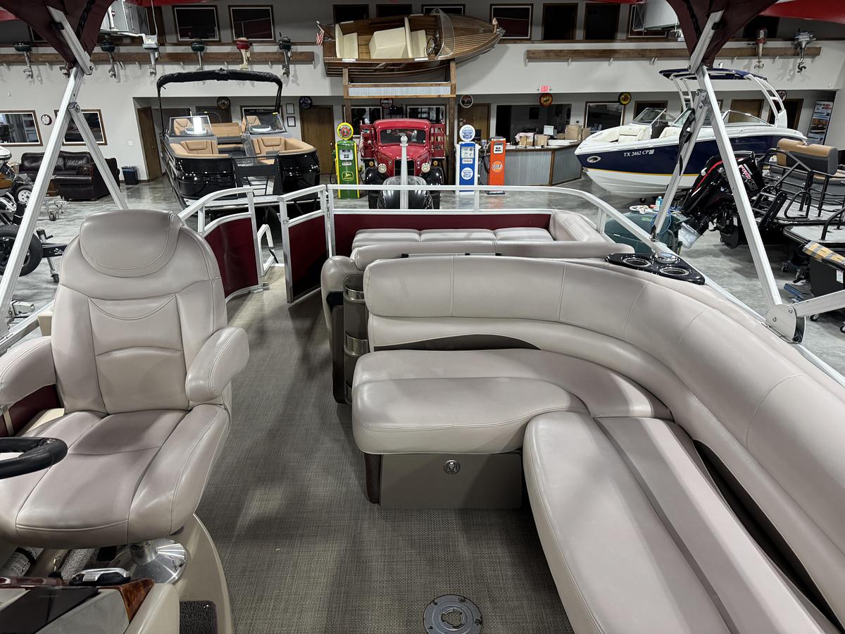Used 2014 Sun Tracker 254 Regency
