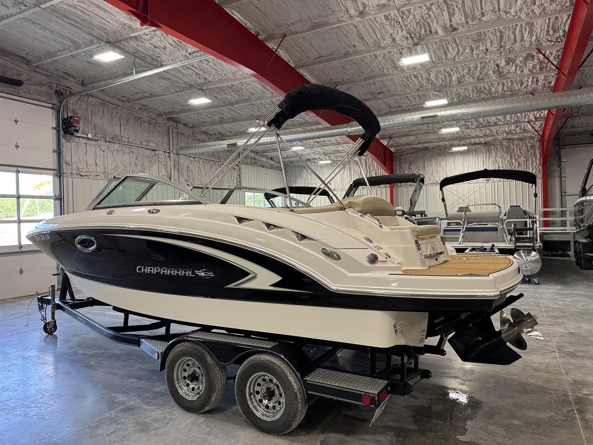 Used 2011 Chaparral 224 Sunesta
